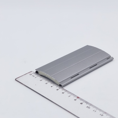 Kundenspezifische hölzerne Farbaluminiumprofil für Breite des Rollen-Fensterladen-39mm der allgemeinen Latte