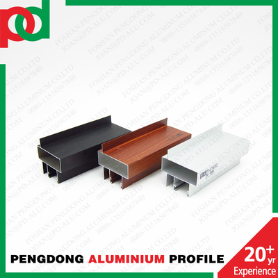 Verarbeitung von Aluminiumprofilen und Holzrohren in Peru