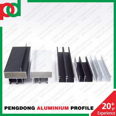 Aluminiumfensterprofile in verschiedenen Farben und Oberflächen