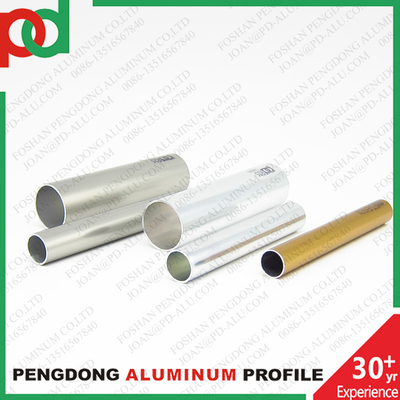 Aluminiumfensterprofile in verschiedenen Farben und Oberflächen