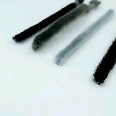 Guter Preis Kundengerechte PVC-Tür Weatherstrip schalldichte untere Dichtung PD online