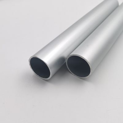 Guter Preis Garderoben-Kleiderbügel-runden Aluminiumschienen-Verdrängungen und Ellipsen-Rohre online